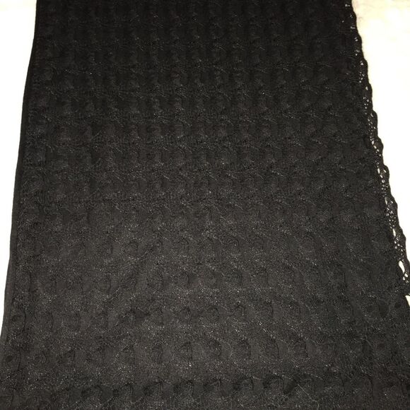 Black Textured and Layered Infinity Scarf - Picture 6 of 6